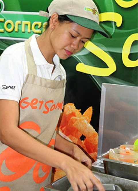 Leizel preparing food at her place of employment  